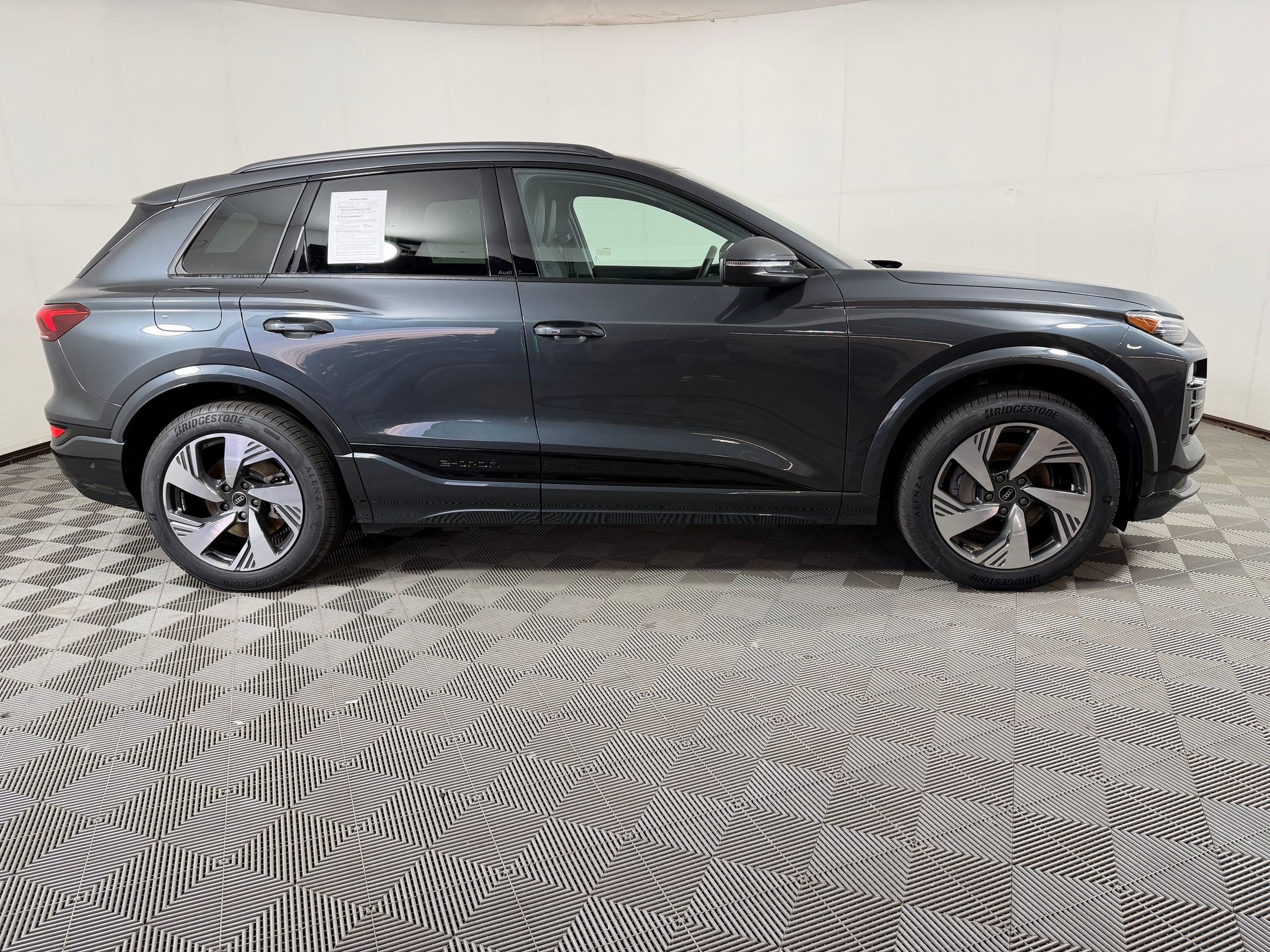 Used 2025 Audi Q6 e-tron Premium Plus w/ Premium Plus AWD/4WD image 8