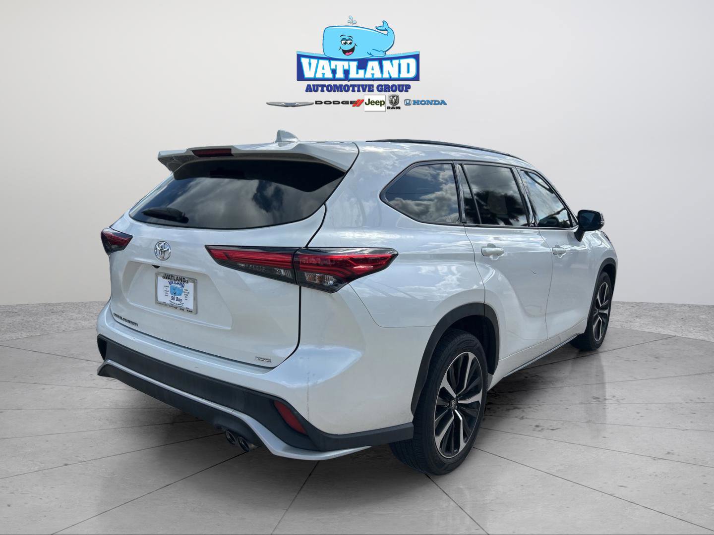 Used 2021 Toyota Highlander XSE FWD image 5