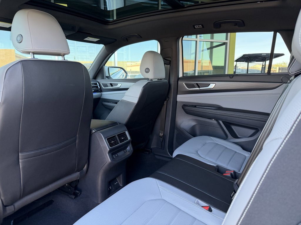 Used 2024 Volkswagen Atlas Cross Sport SEL R-Line image 38