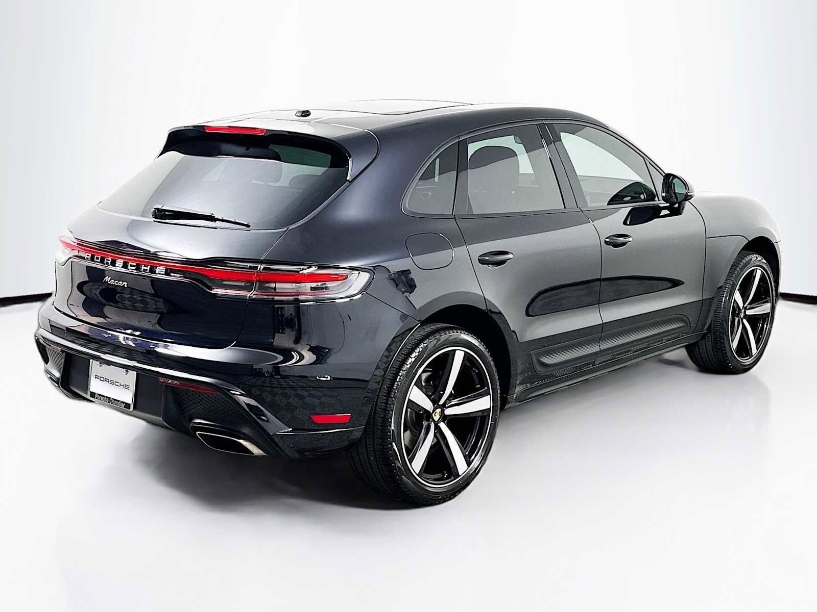 Certified 2025 Porsche Macan image 9