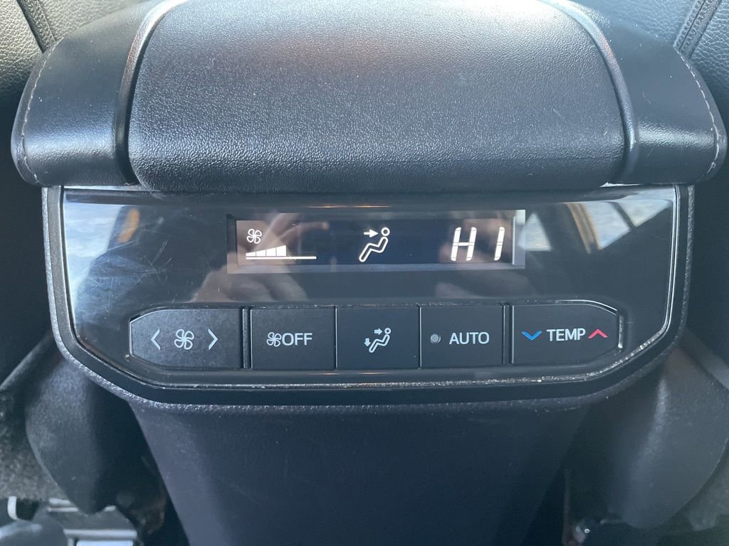 Used 2023 Toyota Highlander Limited image 30