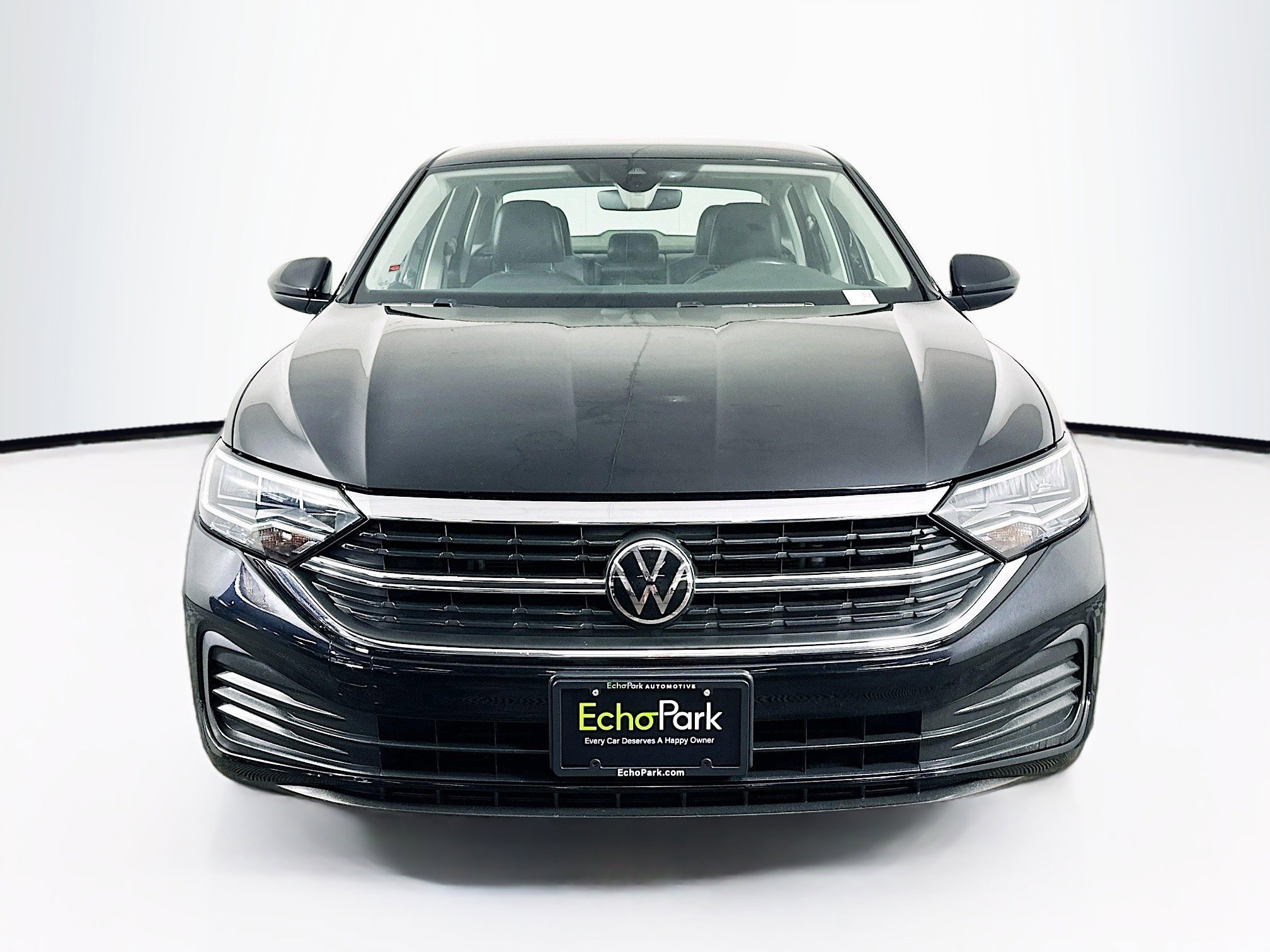 Used 2024 Volkswagen Jetta SE image 2