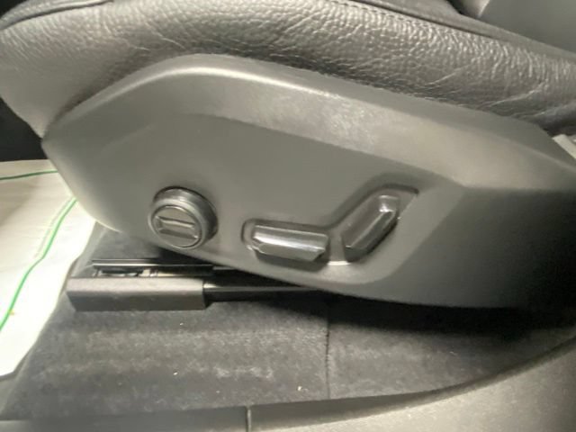 Used 2023 Volvo XC60 B5 Plus AWD/4WD image 12