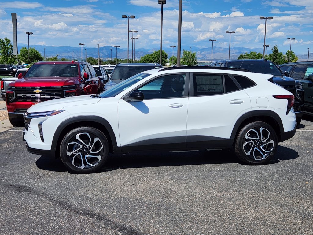 New 2026 Chevrolet Trax RS w/ Driver Confidence Package FWD image 2