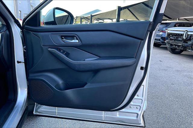 Certified 2025 Nissan Rogue SV image 21