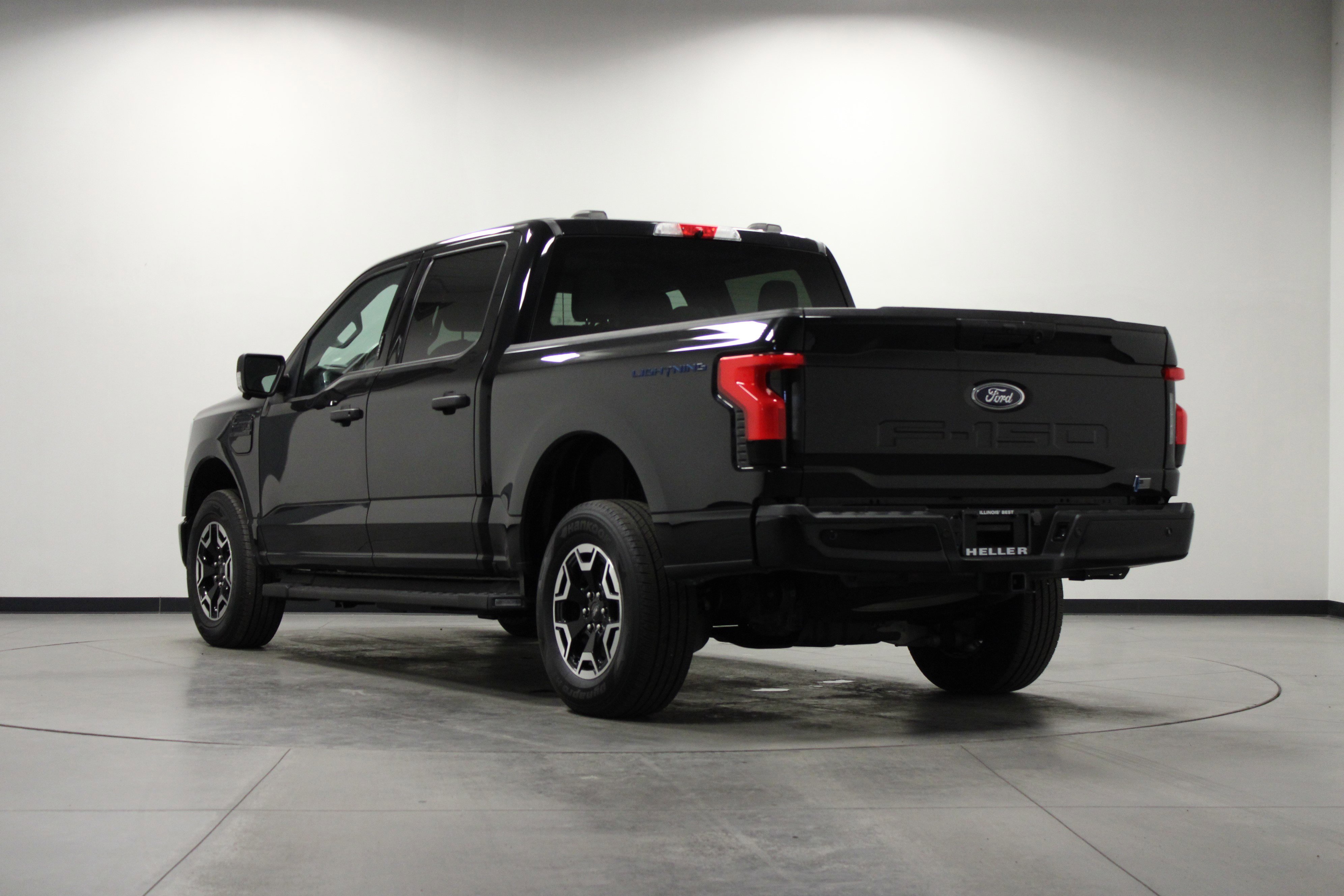 Used 2023 Ford F150 Lightning XLT image 6