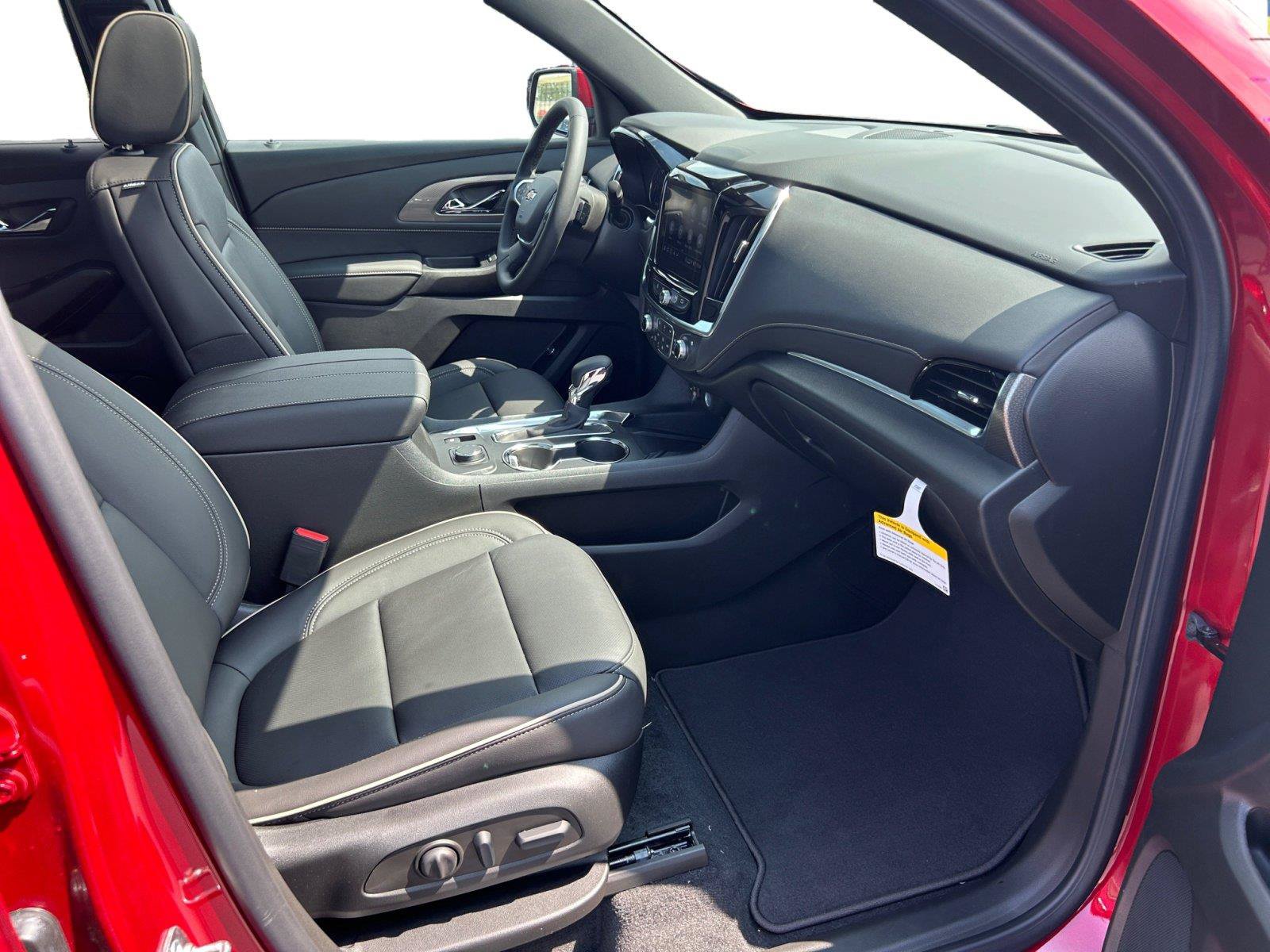 Used 2023 Chevrolet Traverse Premier FWD image 24