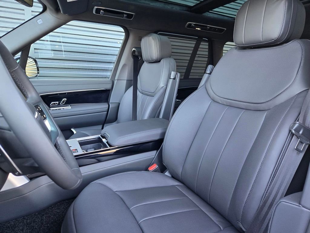 New 2026 Land Rover Range Rover SE image 11