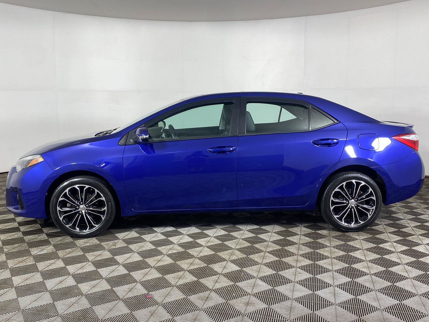 Used 2016 Toyota Corolla S Premium FWD image 3