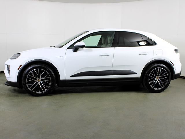 New 2026 Porsche Macan 4 Electric AWD/4WD image 2