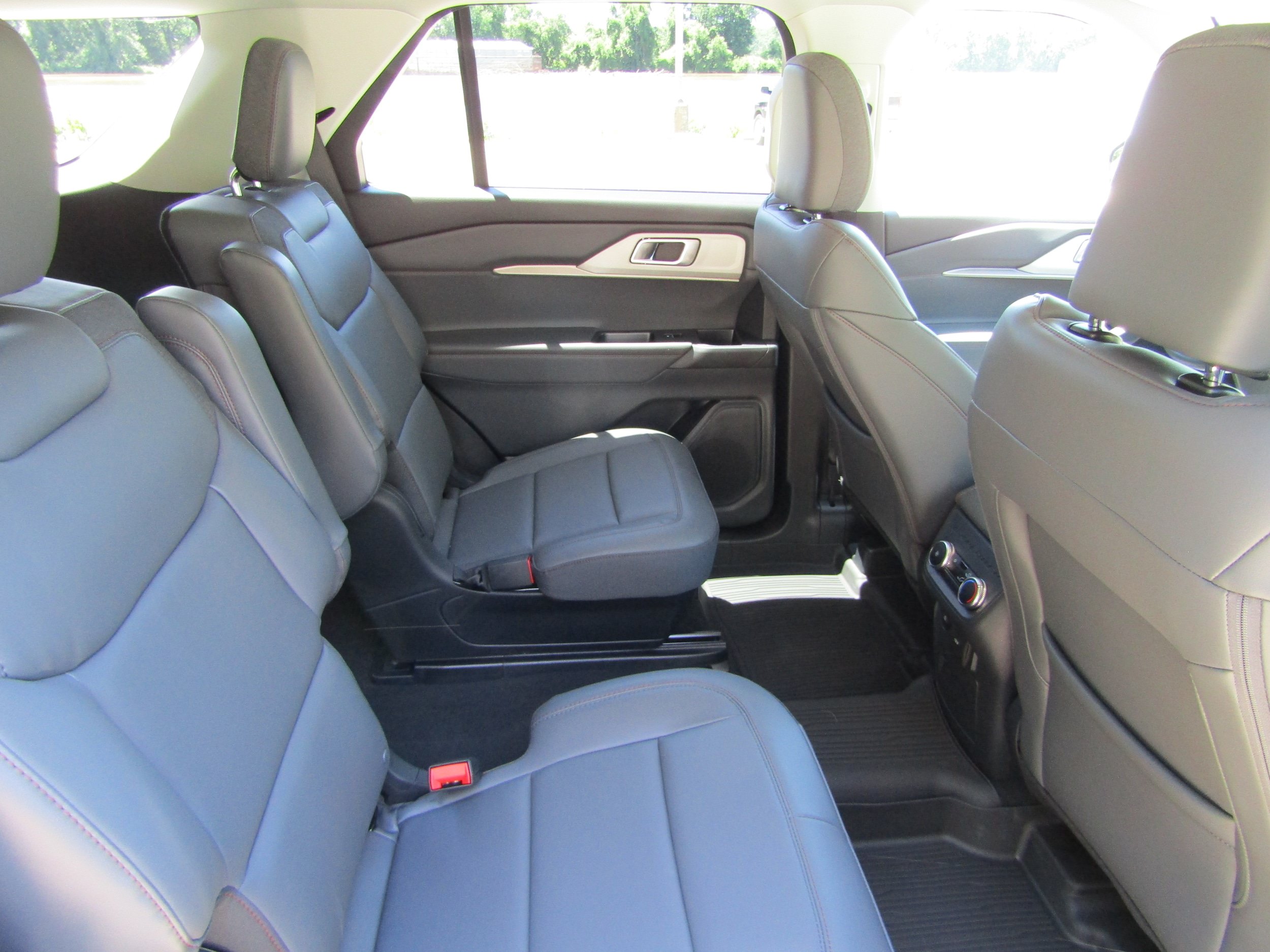 New 2026 Ford Explorer Active w/ Active Comfort Package AWD/4WD image 16