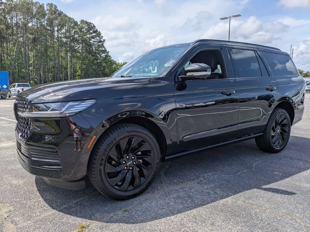 New 2026 Lincoln Navigator Reserve w/ Jet Appearance Package AWD/4WD image 8