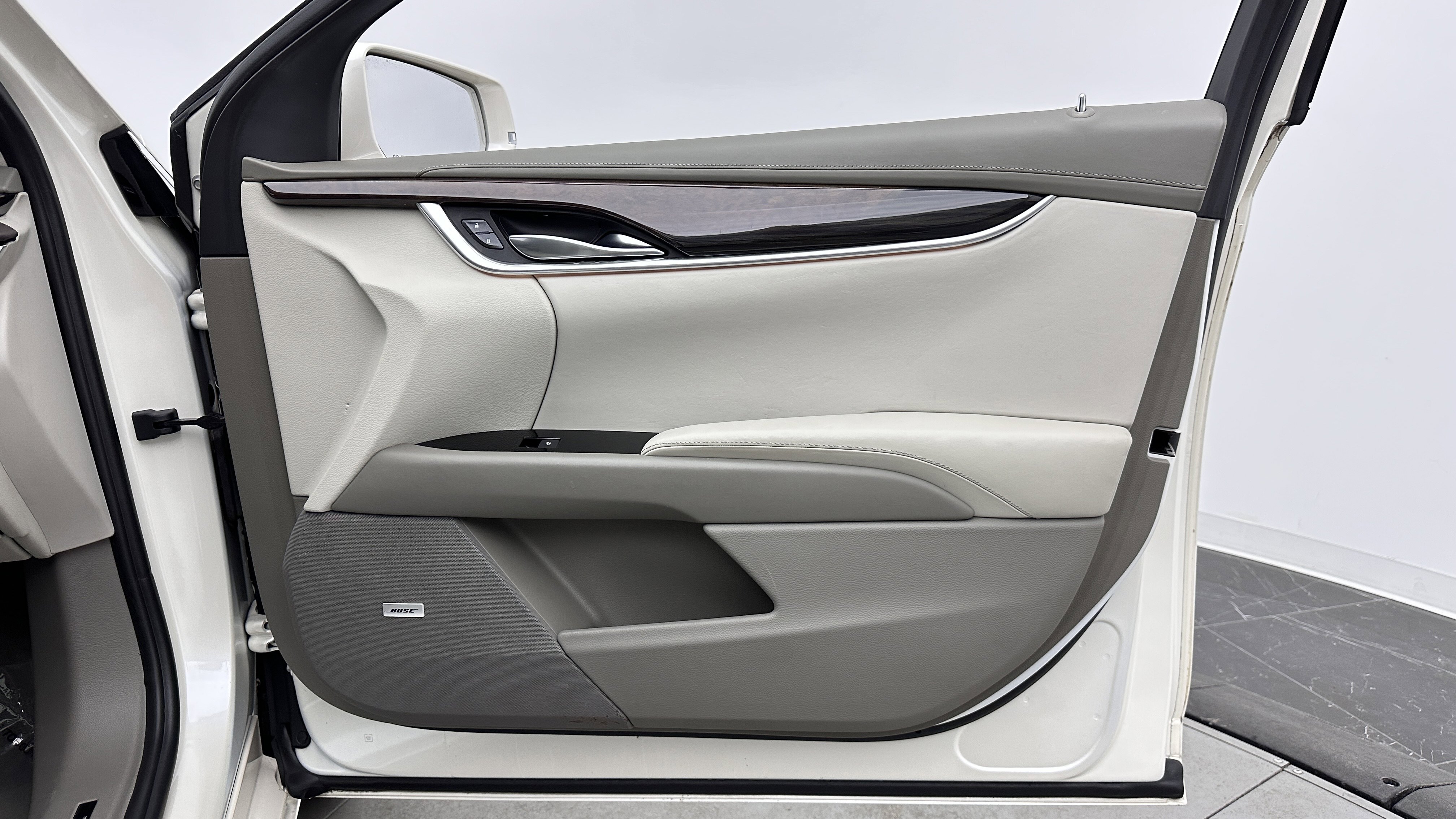 Used 2013 Cadillac XTS Platinum AWD/4WD image 34