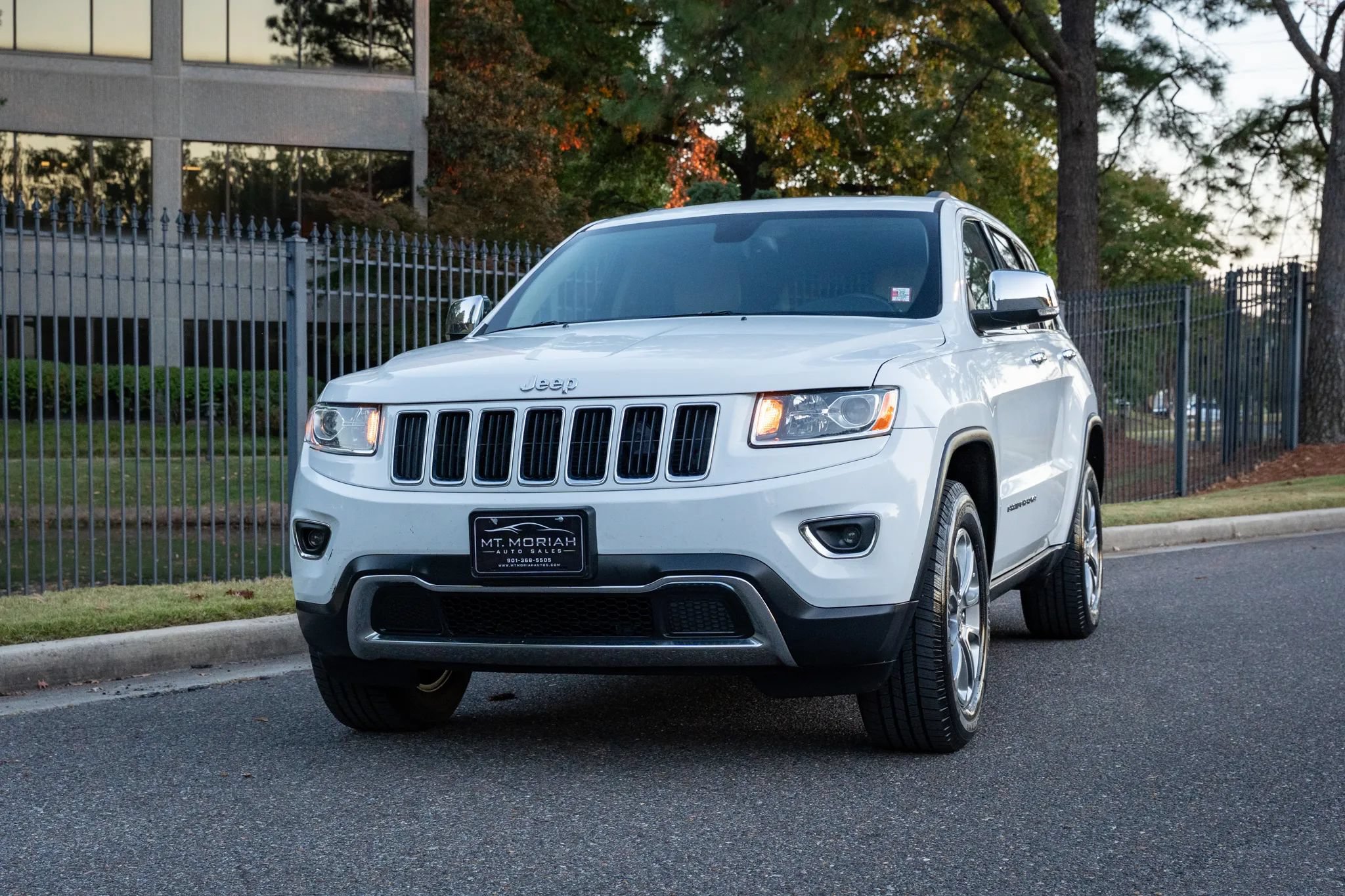Used 2015 Jeep Grand Cherokee Limited AWD/4WD image 2