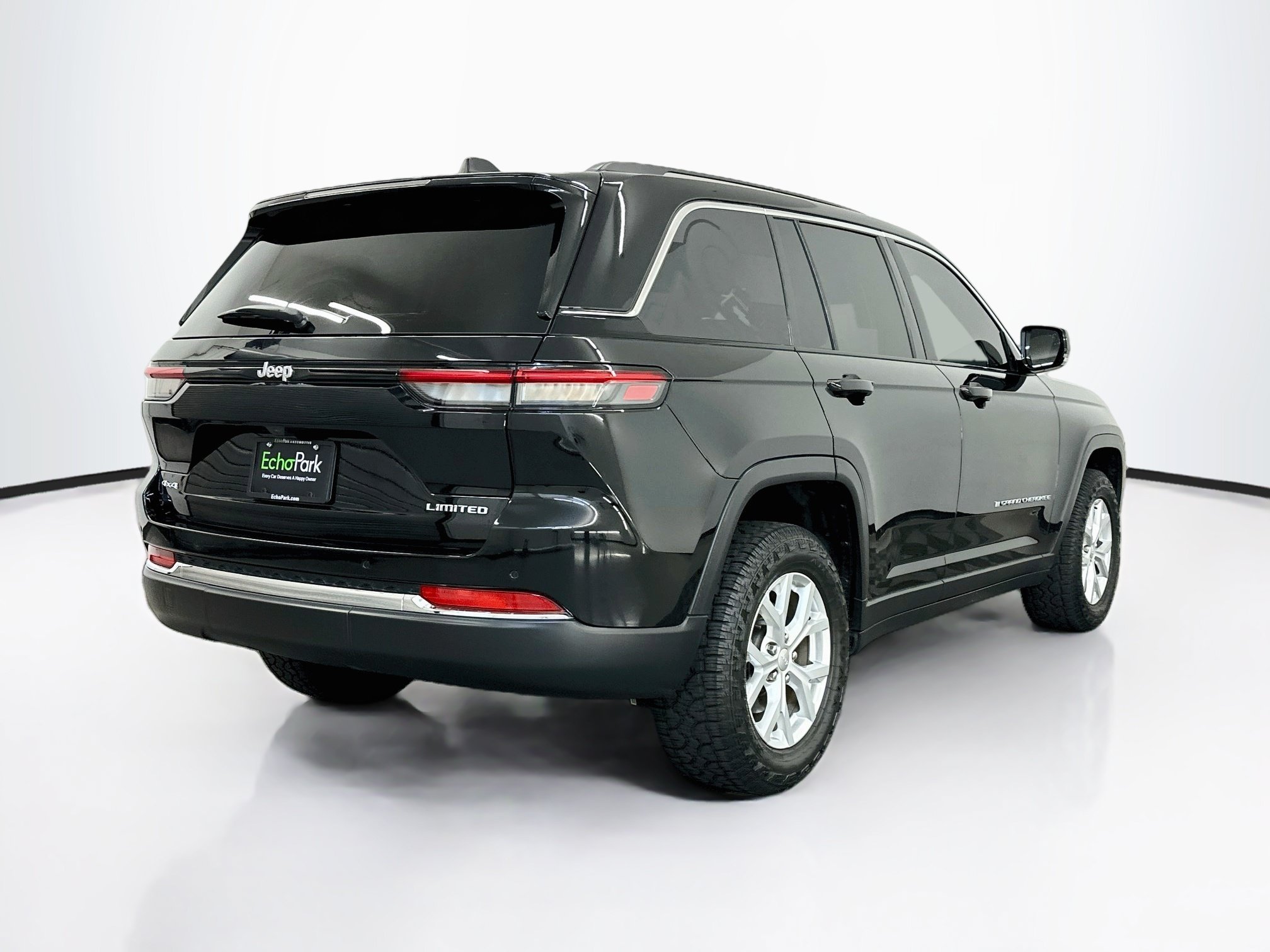 Used 2023 Jeep Grand Cherokee Limited AWD/4WD image 9