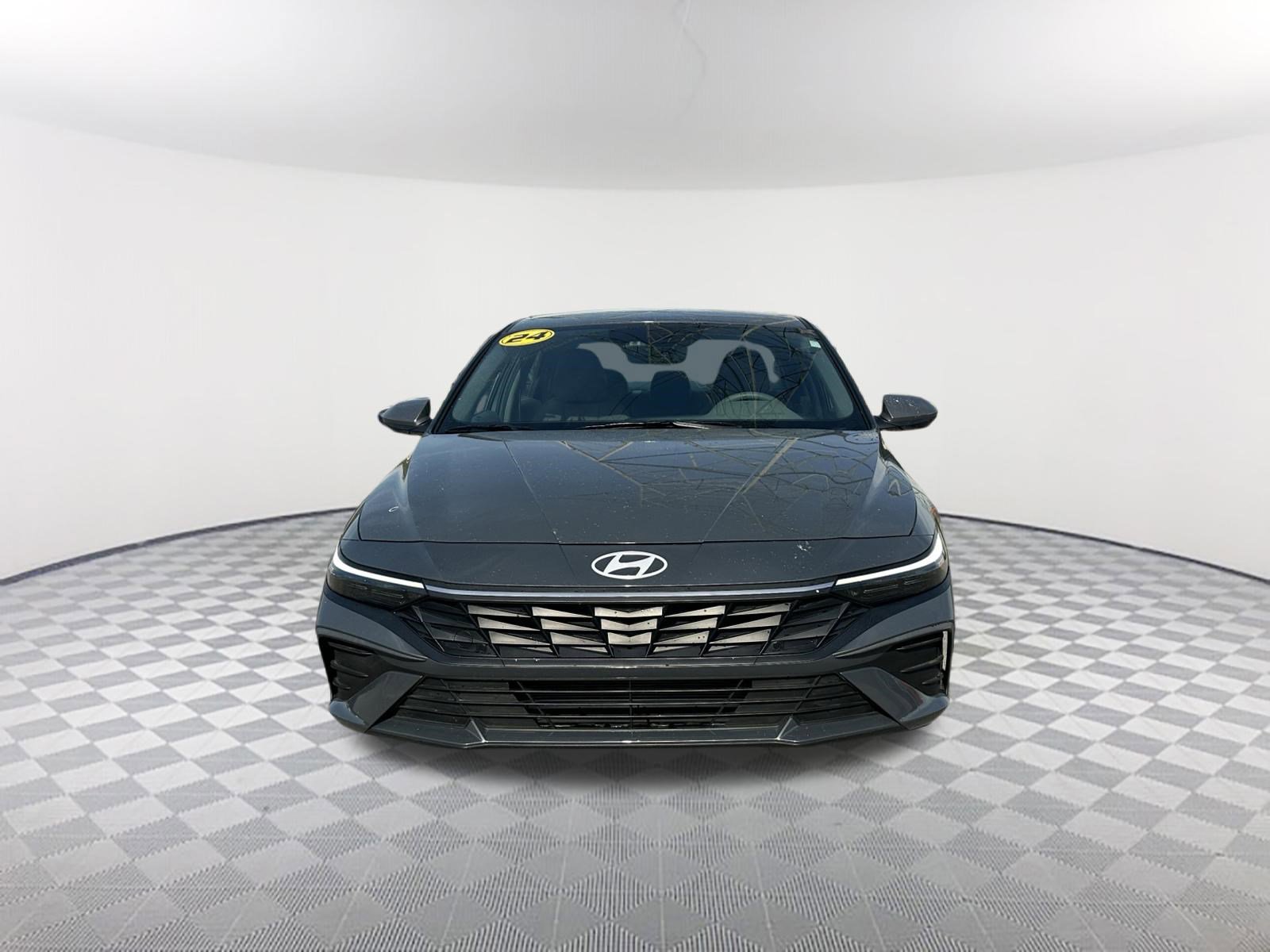Used 2024 Hyundai Elantra SEL FWD image 2