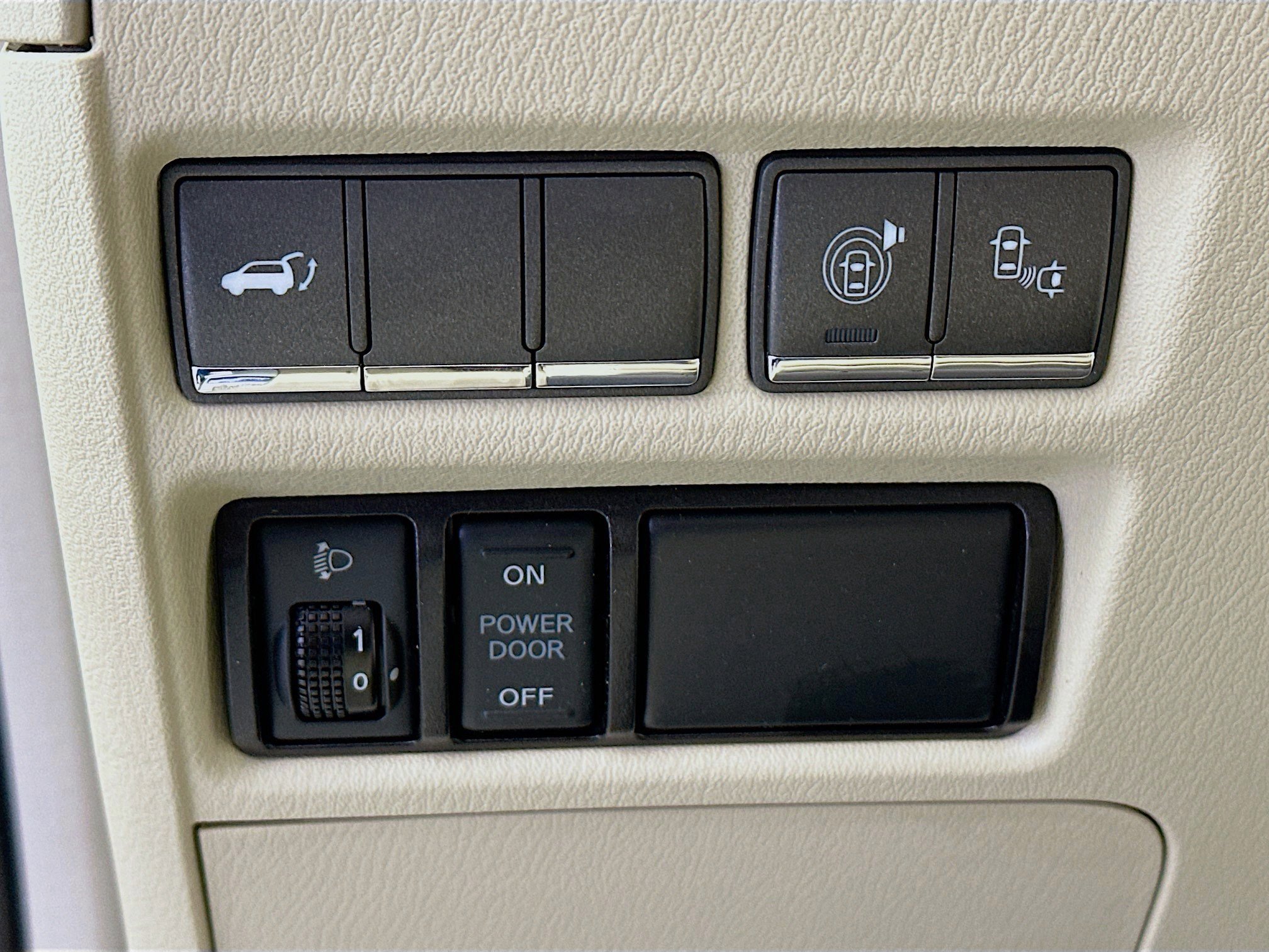 Used 2017 INFINITI QX80 2WD w/ Driver Assistance Package image 16