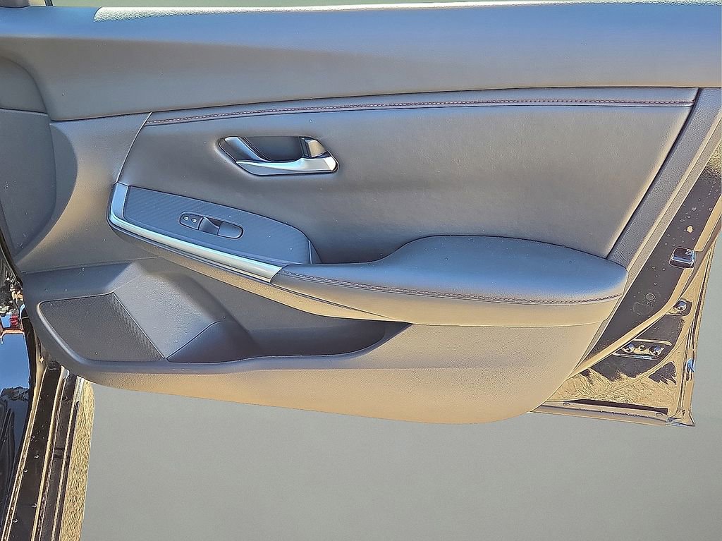 Used 2025 Nissan Sentra SR image 13