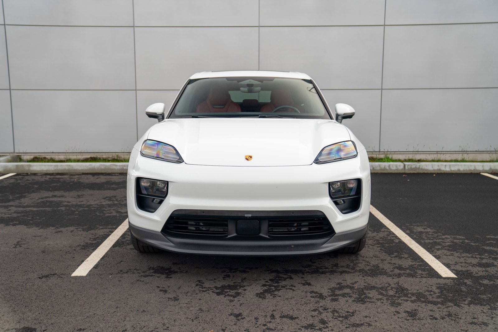 Certified 2025 Porsche Macan Electric image 6