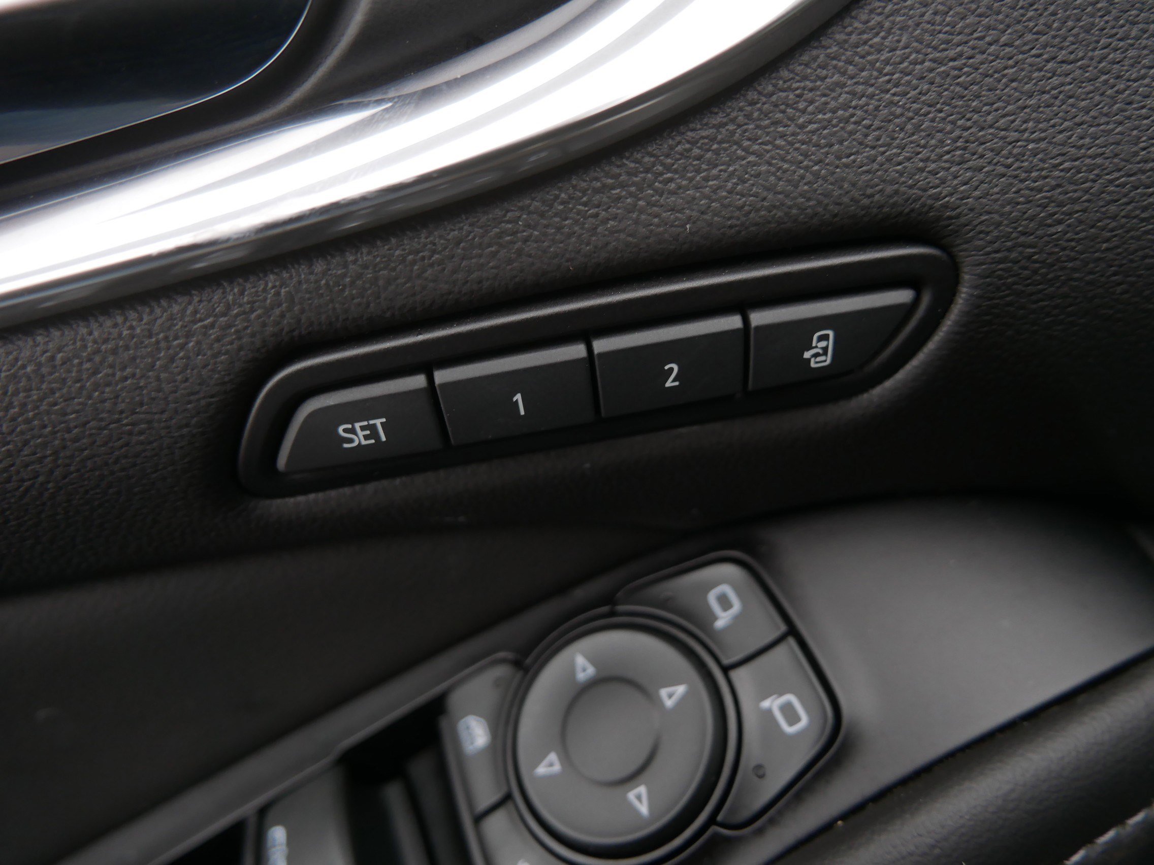 Used 2023 Buick Enclave Avenir w/ Avenir Technology Package image 22