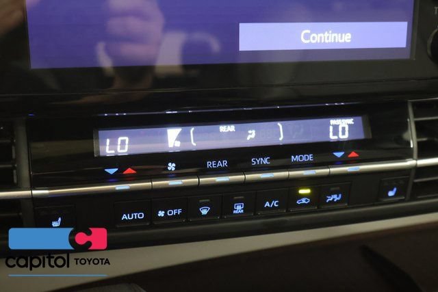 Used 2023 Toyota Sienna XLE FWD image 22