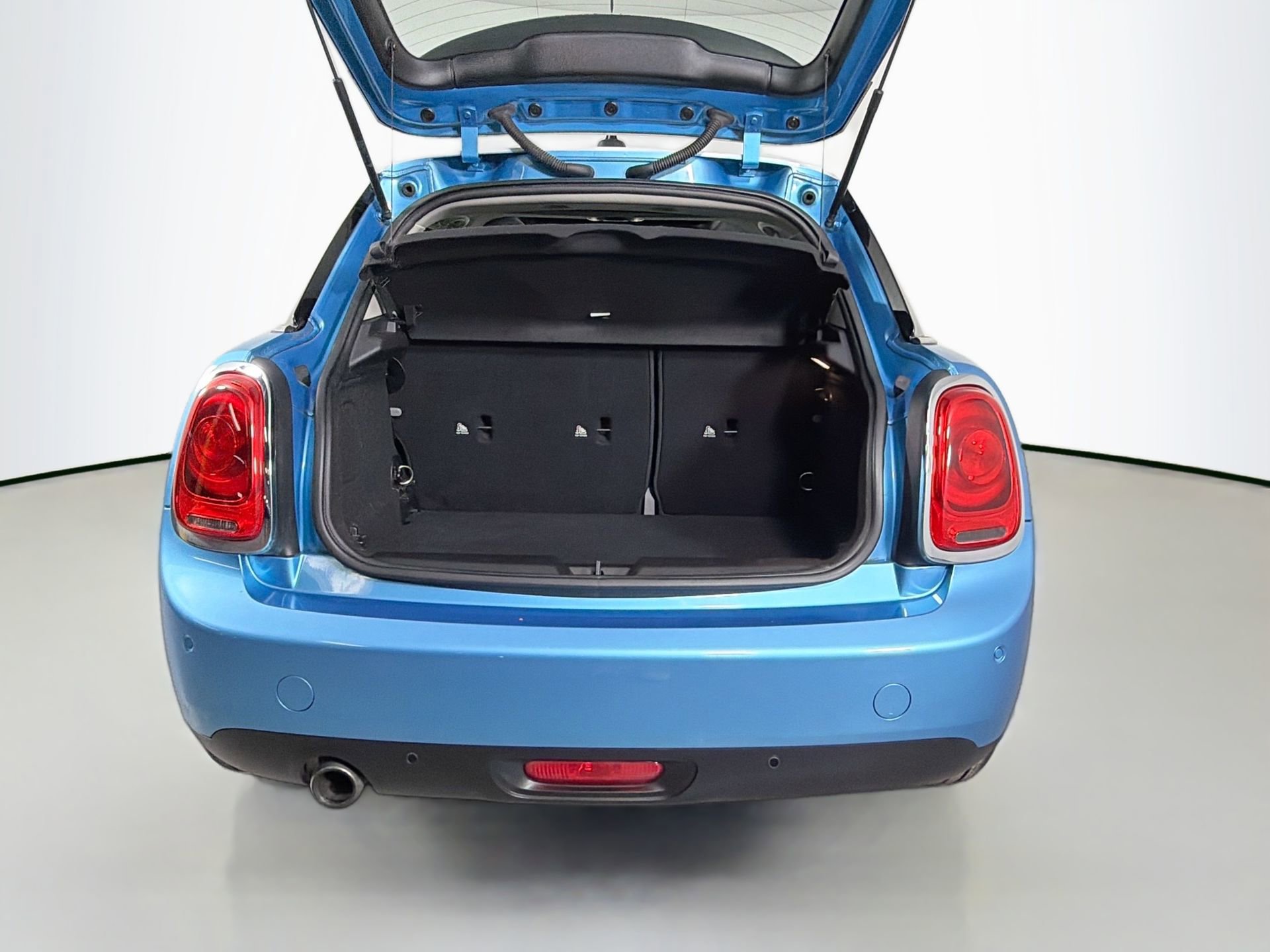 Used 2019 MINI Cooper 4-Door Hardtop w/ Storage Package image 28