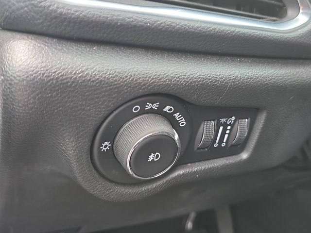 Used 2018 Chrysler Pacifica Limited w/ S Appearance Package FWD image 9