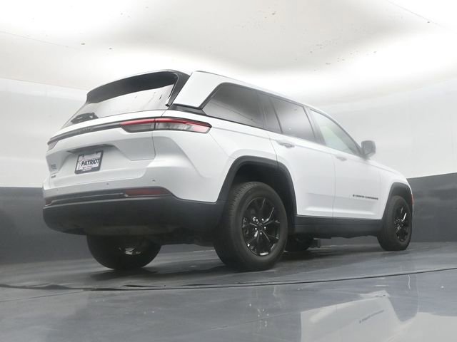 Used 2025 Jeep Grand Cherokee Altitude image 39