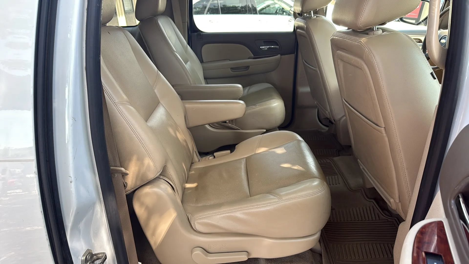 Used 2014 Chevrolet Suburban LTZ AWD/4WD image 22