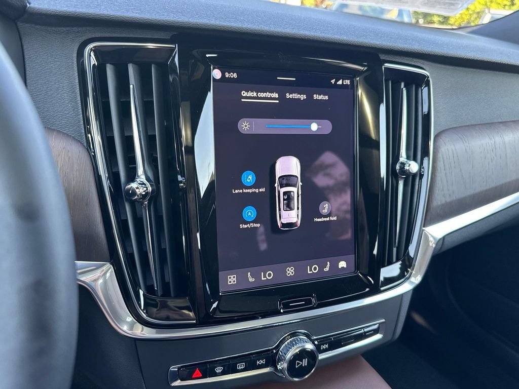 Certified 2025 Volvo V90 B6 Cross Country Plus AWD/4WD image 17
