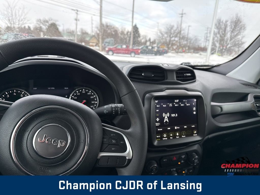 Used 2023 Jeep Renegade Latitude image 10