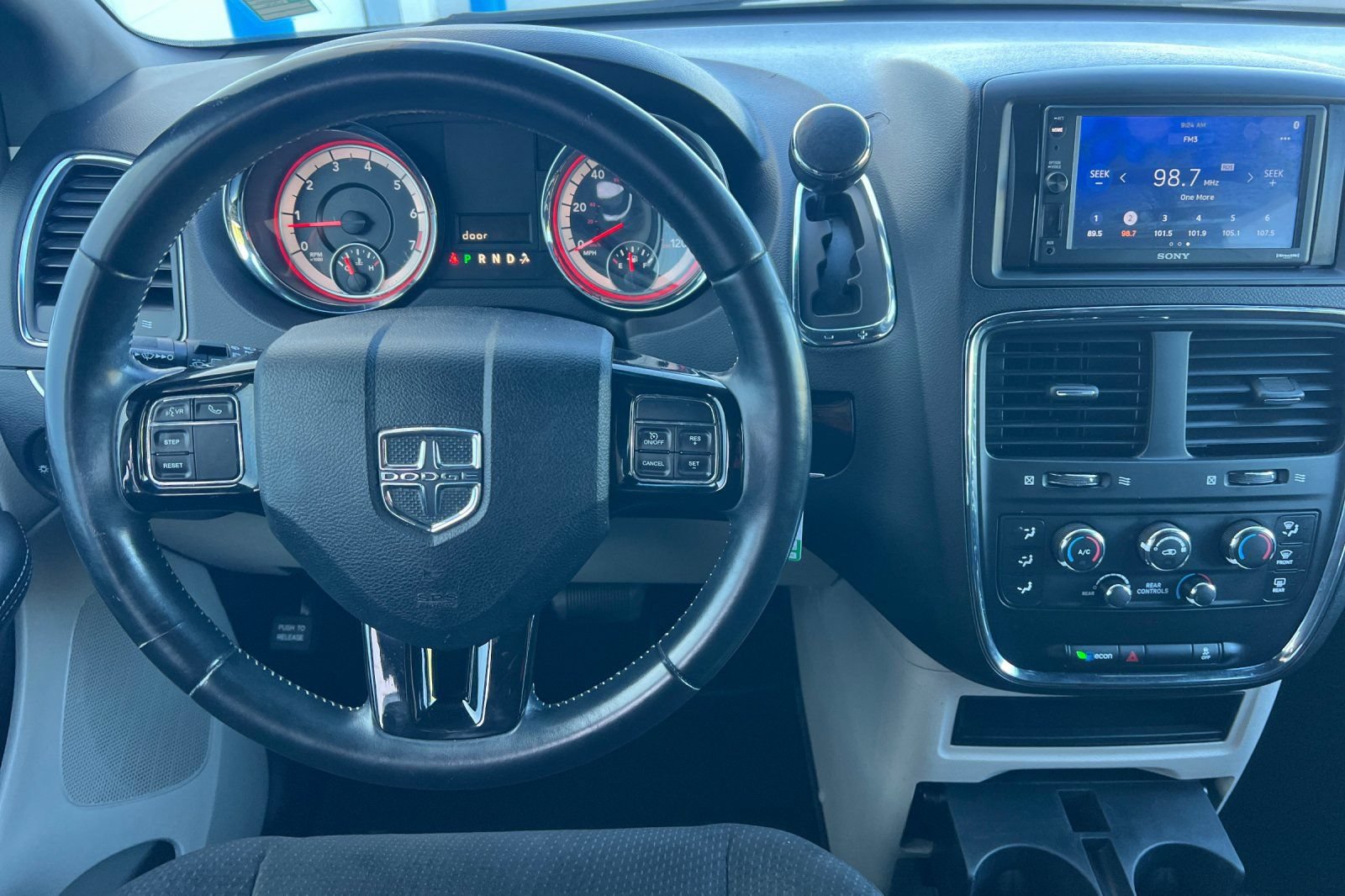 Used 2016 Dodge Grand Caravan SE FWD image 11