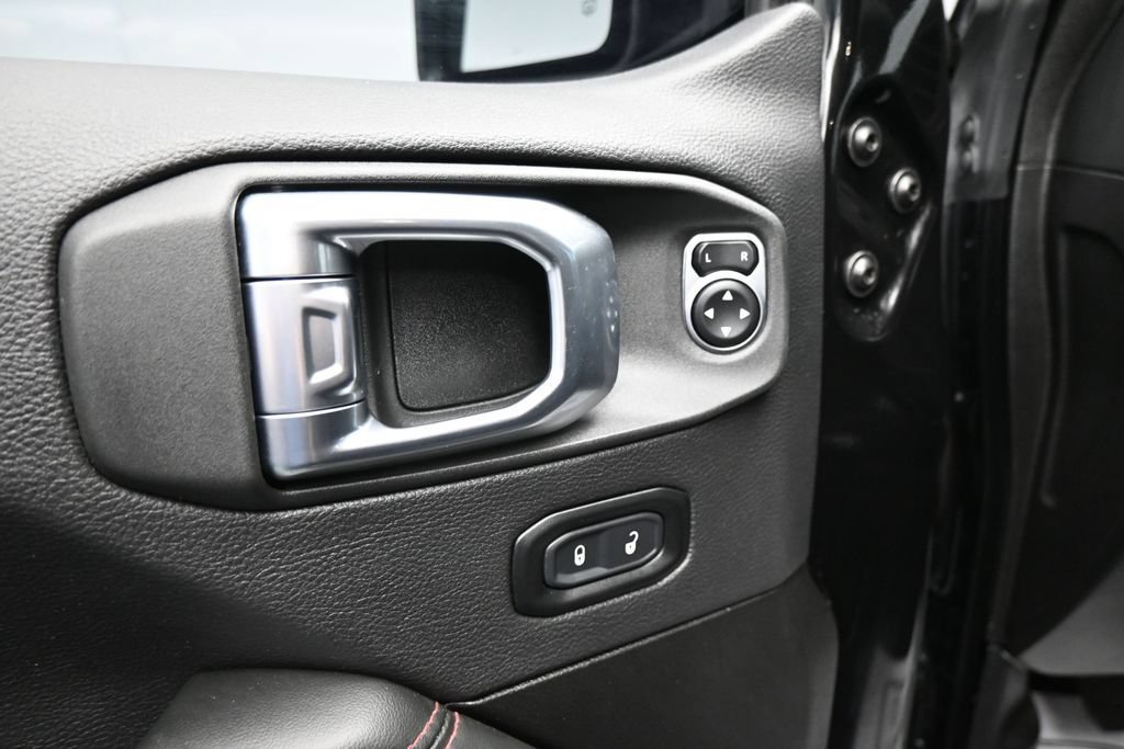 Used 2025 Jeep Wrangler Unlimited Rubicon w/ Convenience Group AWD/4WD image 12