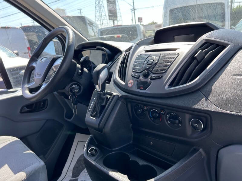 Used 2019 Ford Transit 350 XLT image 11