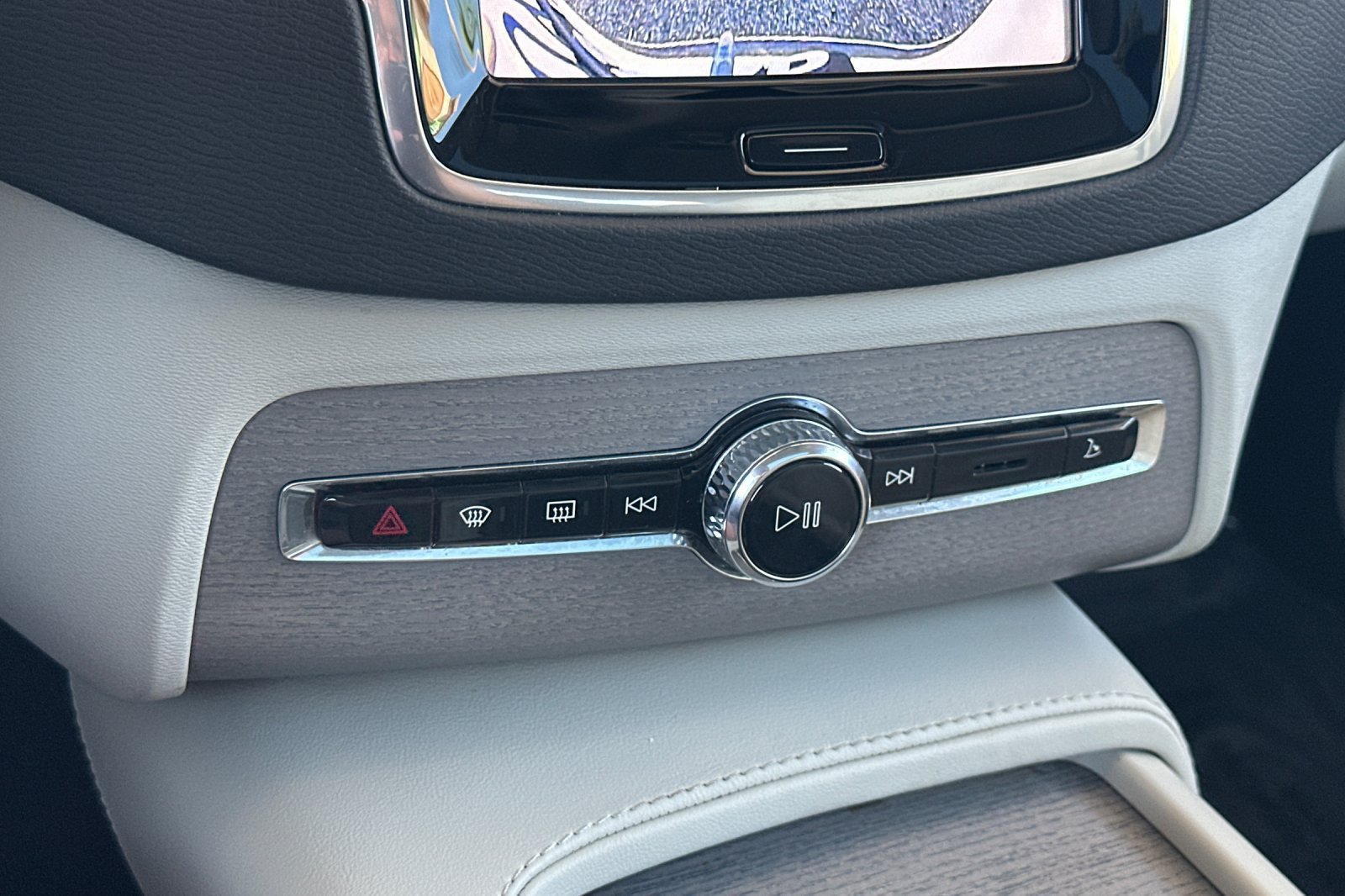 Certified 2025 Volvo XC90 B6 Plus w/ Protection Package Premier AWD/4WD image 26