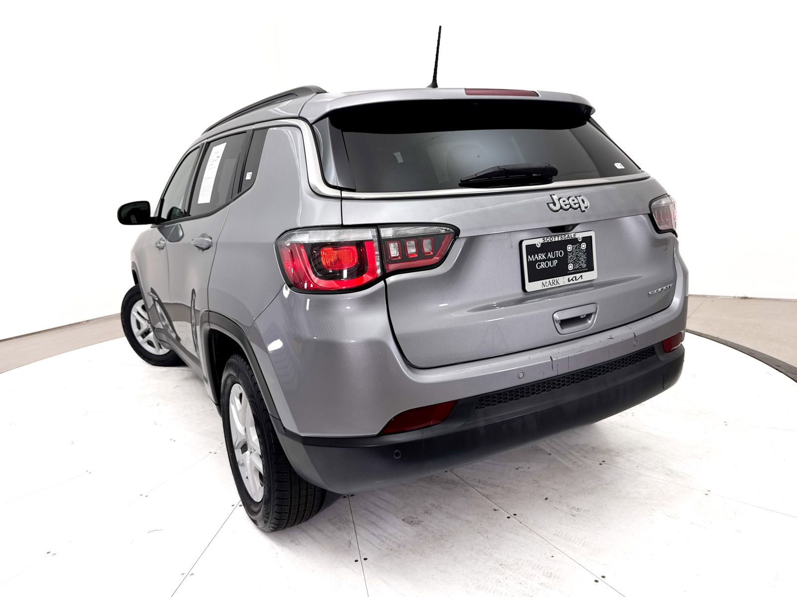 Used 2019 Jeep Compass Sport w/ Tech Group FWD image 7