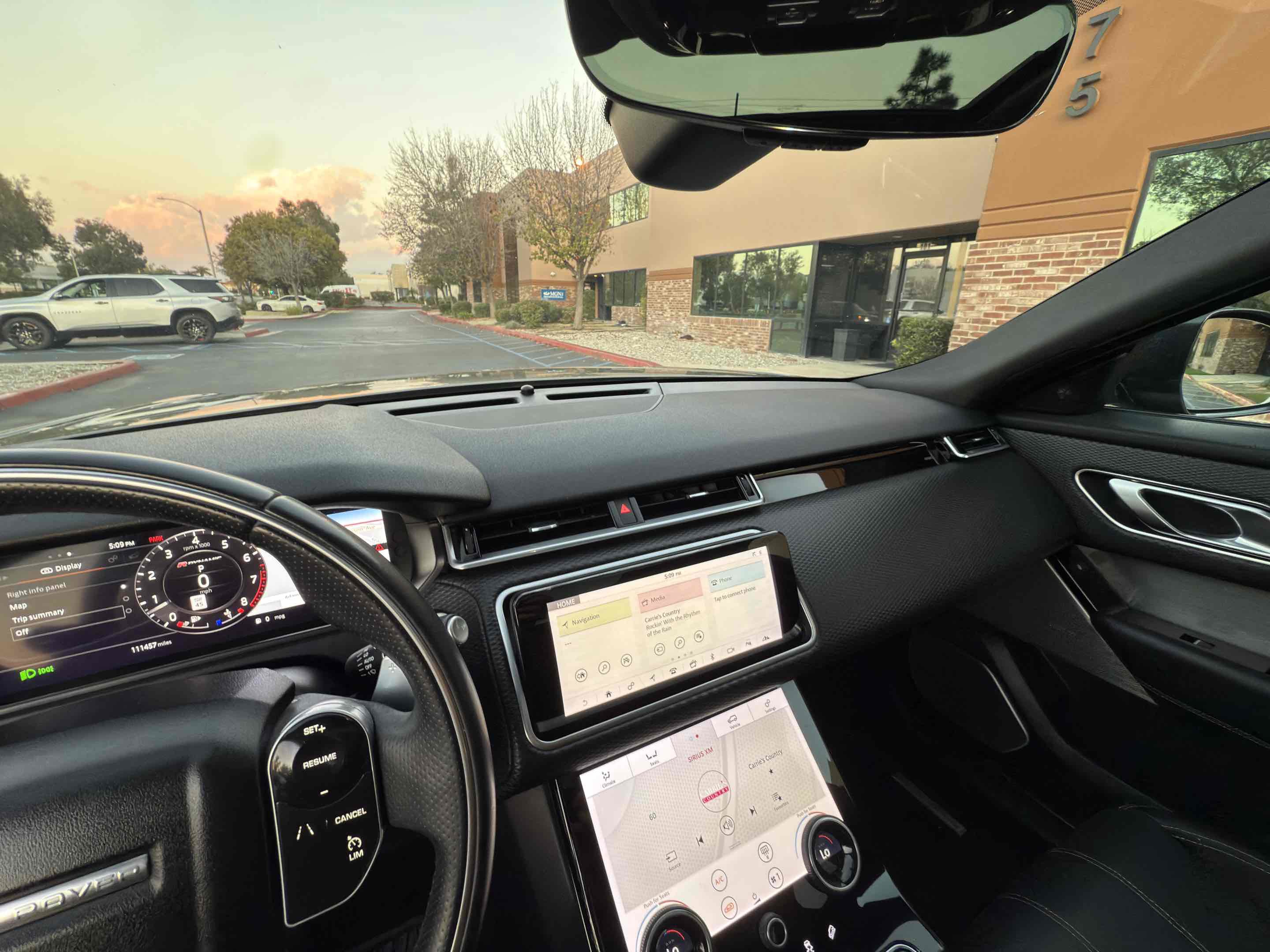Used 2018 Land Rover Range Rover Velar R-Dynamic SE image 57