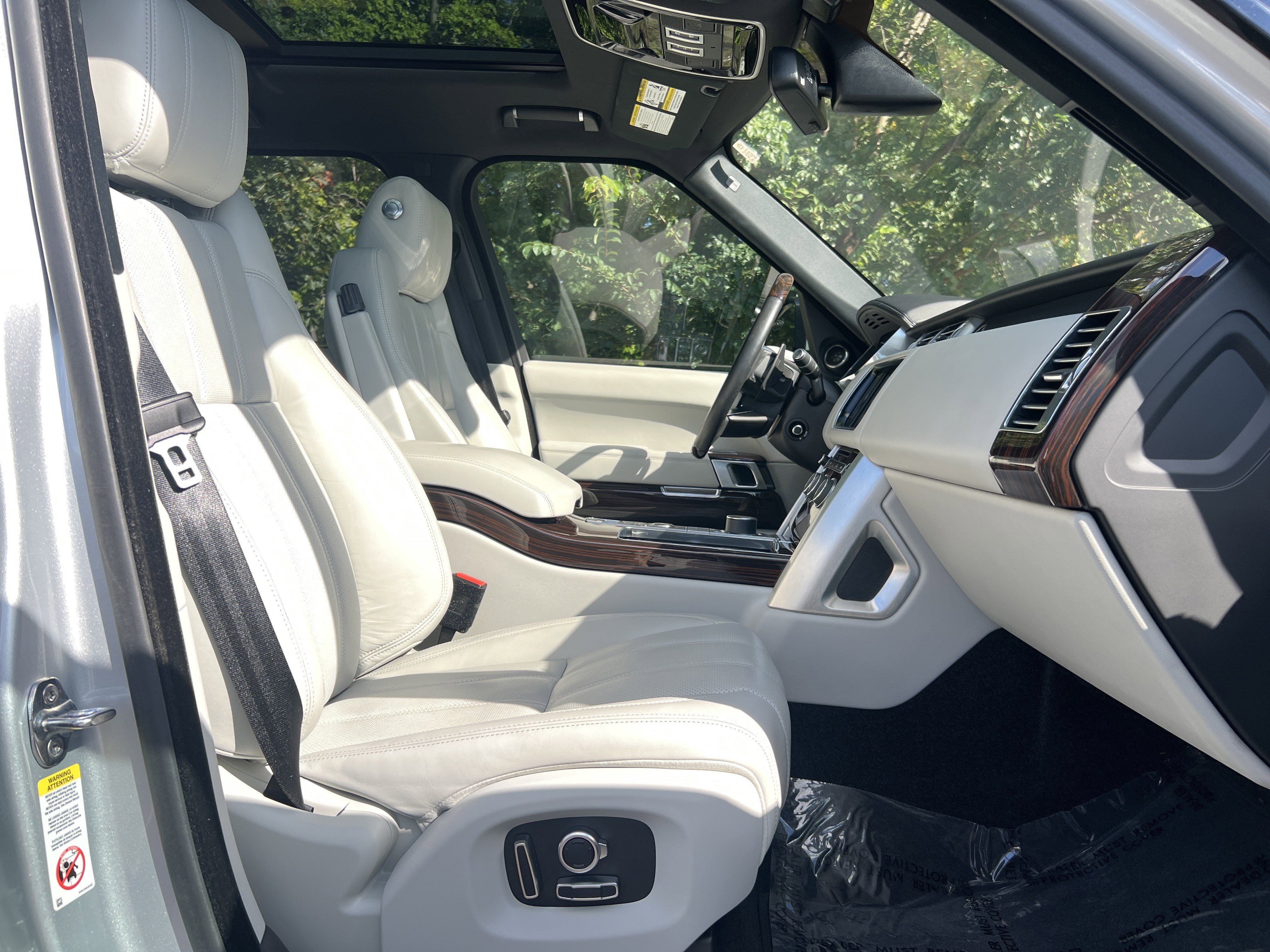 Used 2016 Land Rover Range Rover HSE image 25