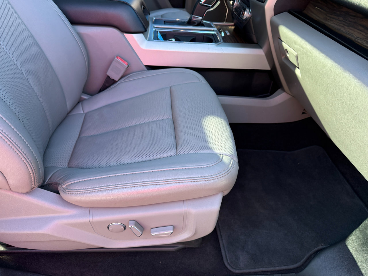 Used 2018 Ford F150 Lariat w/ Equipment Group 502A Luxury image 16