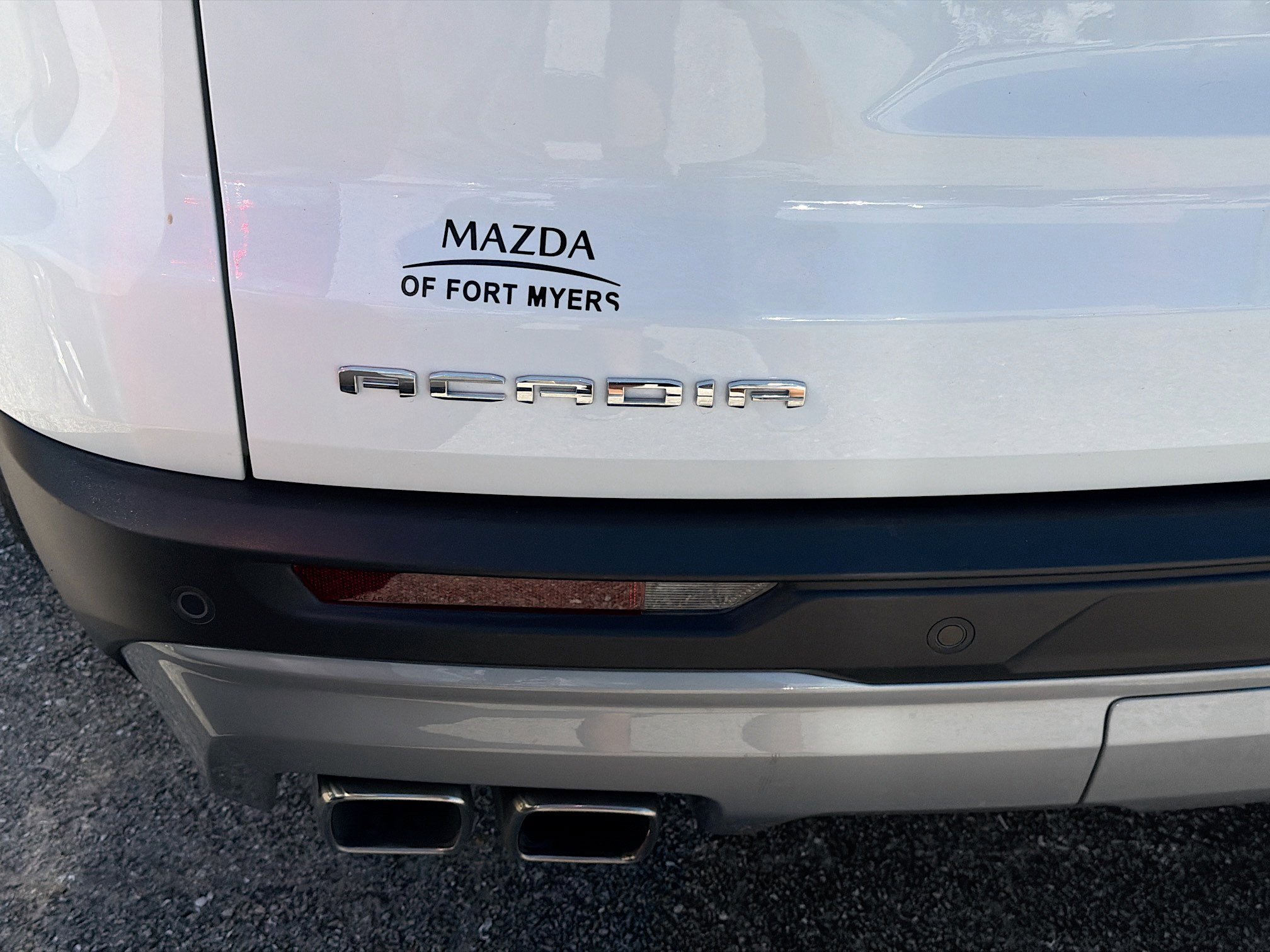 Used 2024 GMC Acadia Elevation image 10