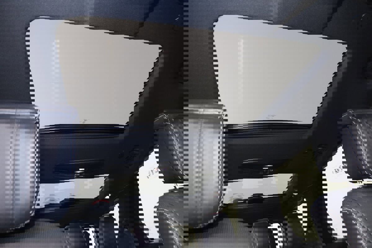 Used 2023 Land Rover Discovery Metropolitan Edition image 11