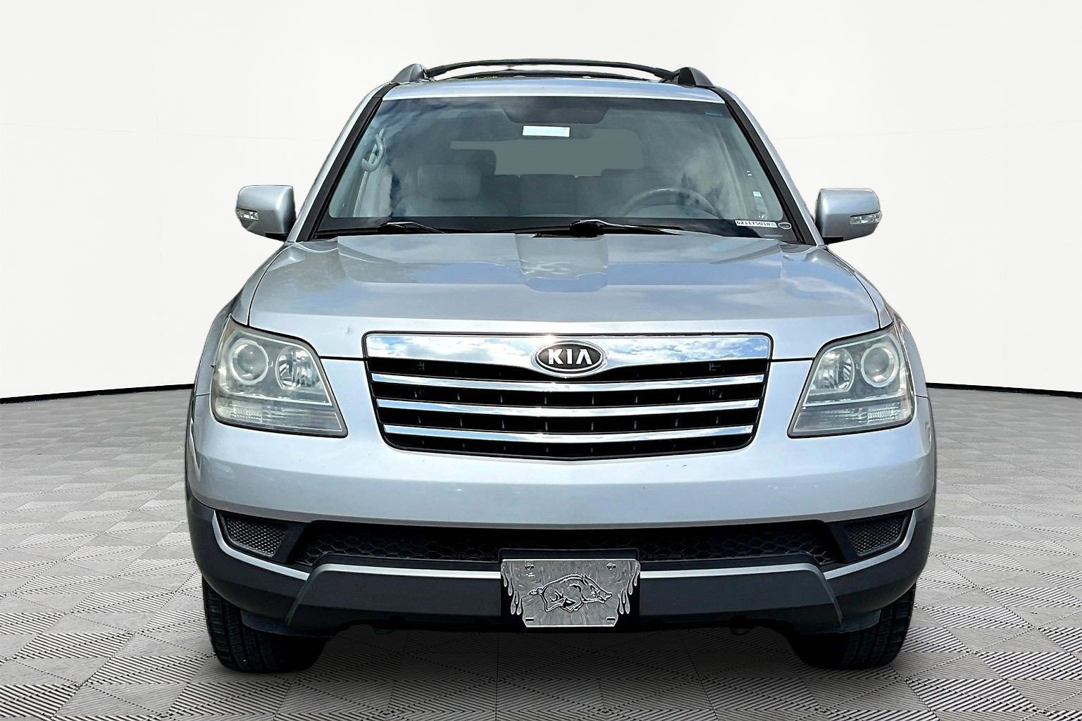 Used 2009 Kia Borrego LX w/ Convenience Pkg AWD/4WD image 2