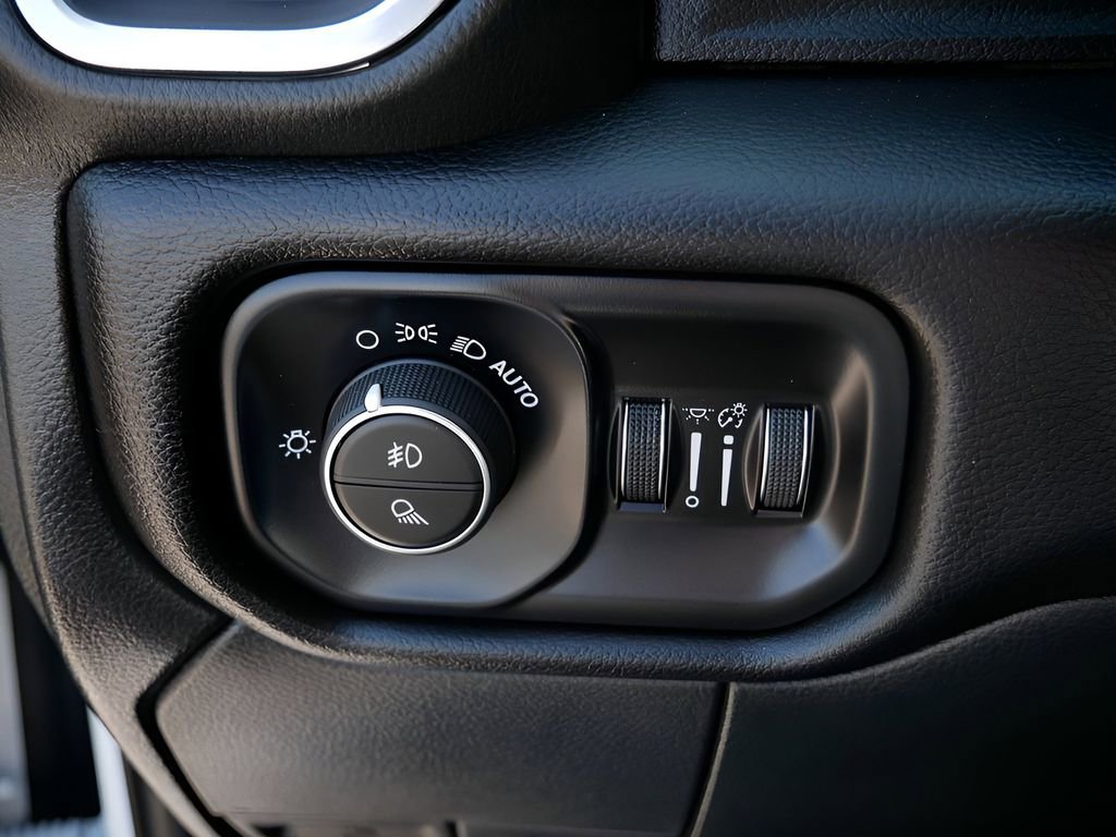 Used 2024 RAM 2500 Laramie AWD/4WD image 17