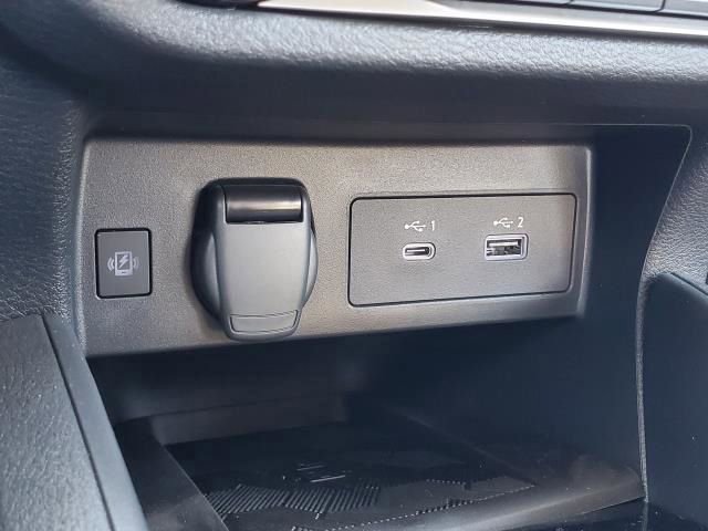 New 2025 Nissan Versa SR w/ Trunk Package image 30