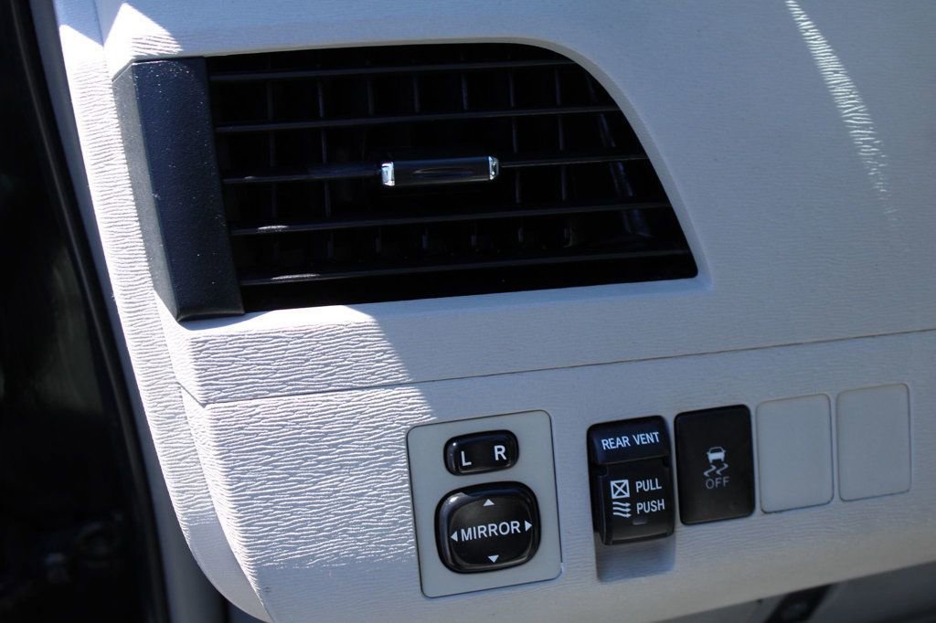 Used 2012 Toyota Sienna XLE image 32
