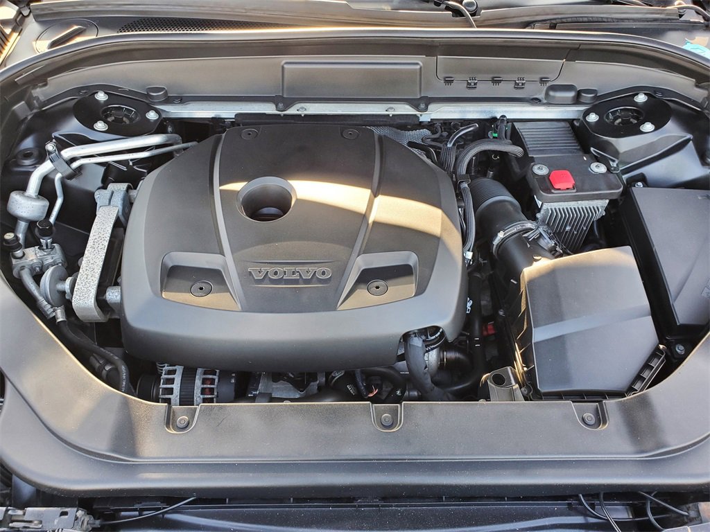 Used 2019 Volvo XC60 T5 Momentum w/ Multimedia Package image 21