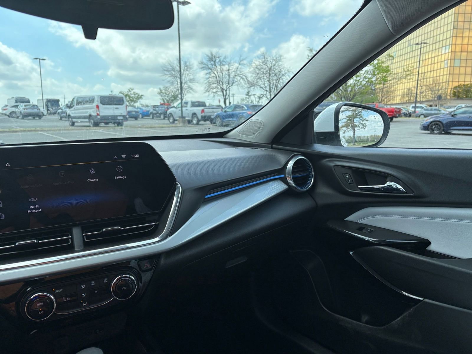 Used 2025 Chevrolet Trax LT image 34