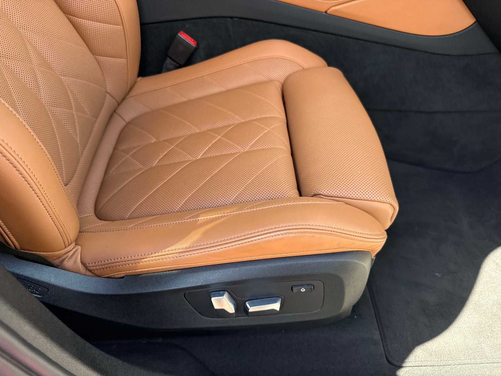 Used 2023 BMW X6 xDrive40i w/ Premium Package image 23