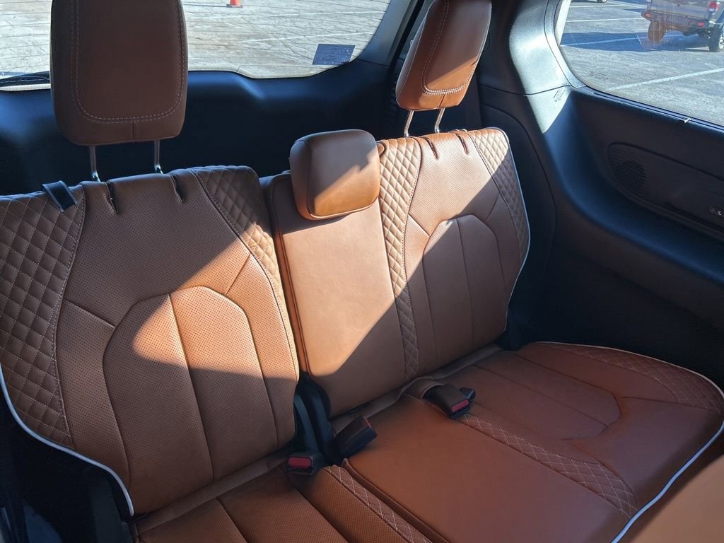 New 2026 Chrysler Pacifica Pinnacle image 32
