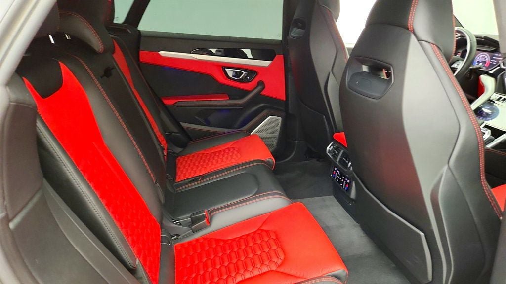 Used 2019 Lamborghini Urus AWD/4WD image 35